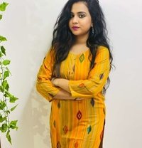 Priya Sharma Independent Call Girl - puta in Surat