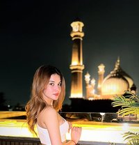 Priya Sharma - puta in Dubai