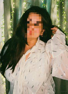 Priya Sharma - puta in Hyderabad Photo 2 of 4