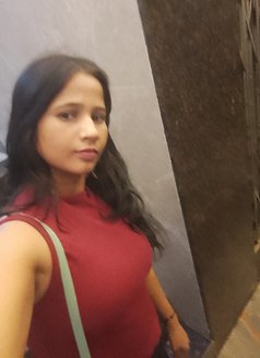 Priya Sharma - puta in Mumbai Photo 3 of 3