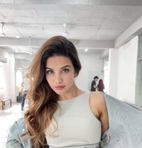 Priya Sharma Indian Model - puta in Abu Dhabi