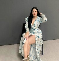 Priya Sharma - puta in Ahmedabad