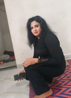 Priya Singh - escort in Mumbai Photo 2 of 3