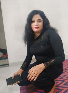 Priya Singh - escort in Mumbai Photo 3 of 5