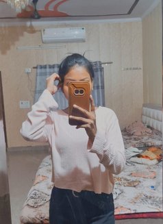 Priya Singh - puta in Patna Photo 2 of 2