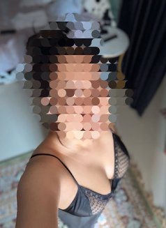 Priya South Indian Malayali Girl Now - escort in Kuwait Photo 1 of 2