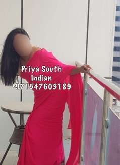Priya Tamil South Indian Young Escort - puta in Dubai Photo 1 of 4