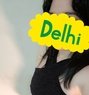 Priyanka 23 - puta in New Delhi Photo 2 of 3
