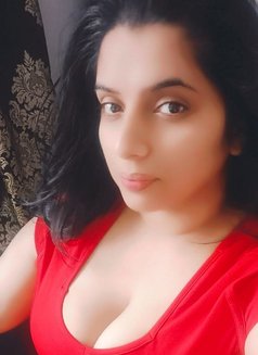 🦋Priyanka Cam and Real Mee🦋, Escort - puta in Bangalore Photo 1 of 3