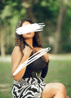 Priyanka Escort Agency - Agencia de putas in Kolkata Photo 3 of 3