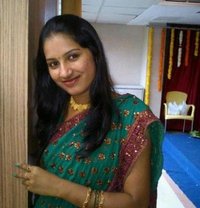 Priyanka escort service today available - escort in Chennai