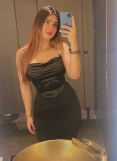 Priyanka - escort in Dubai Photo 2 of 5