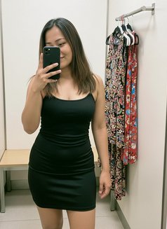 Priyanka - escort in New Delhi Photo 2 of 5