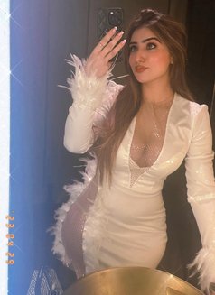 Priyanka Indian Model - puta in Abu Dhabi Photo 1 of 7