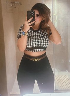 Priyanka Indian Model - puta in Abu Dhabi Photo 3 of 7