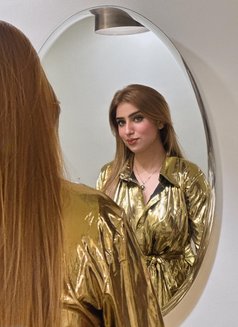 Priyanka Indian Model - puta in Abu Dhabi Photo 6 of 7