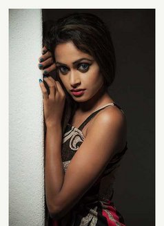 Priyanka Indian Model - puta in Abu Dhabi Photo 4 of 4