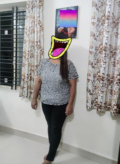 Priyanka Only Out calls - puta in Bangalore Photo 5 of 5