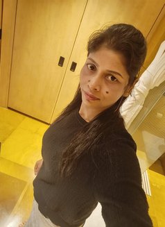 Priyanka singh - escort in Mumbai Photo 3 of 4