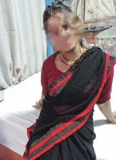Priyanshi Arya Cam Session and Real Meet - puta in Pune Photo 3 of 4