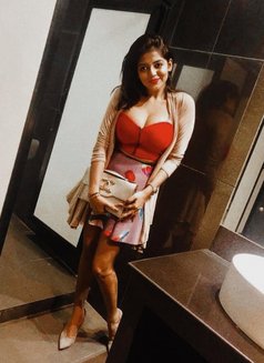 Priyanshi I Want to Meet Genuine Guys He - puta in Mumbai Photo 2 of 2