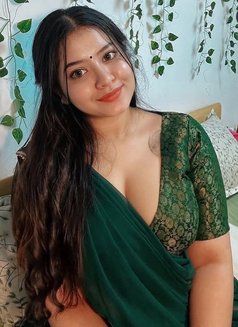 Priyanshi - puta in Chennai Photo 1 of 2