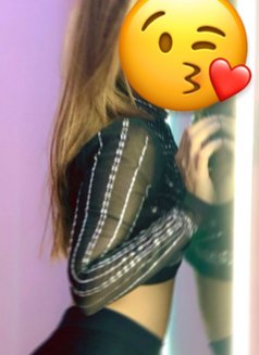 Priyanshi Independent Aerocity Escort - puta in New Delhi Photo 1 of 1