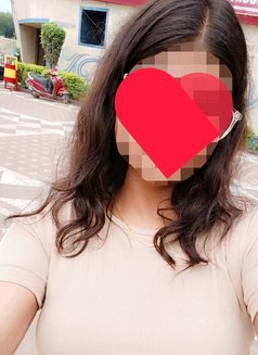 Priyanshi( Real meet and cam show) - puta in Hyderabad Photo 4 of 4