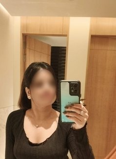 Priyanshi Your Sexy Companion - puta in Mumbai Photo 2 of 5