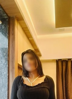 Priyanshi Your Sexy Companion - puta in Mumbai Photo 3 of 5