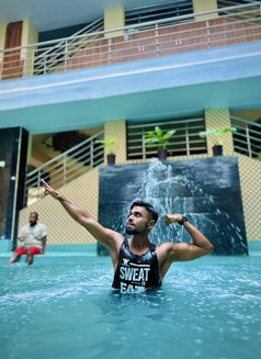 Priyanshu - Acompañantes masculino in Kolkata Photo 3 of 8