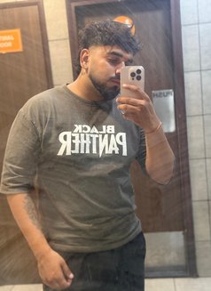 Priyanshu - masseur in Gurgaon Photo 2 of 3