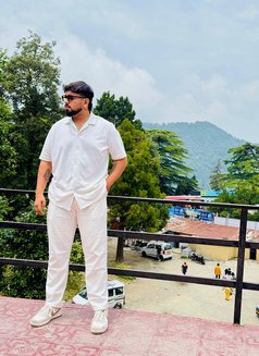 Priyanshu - Masajista in Noida Photo 4 of 5