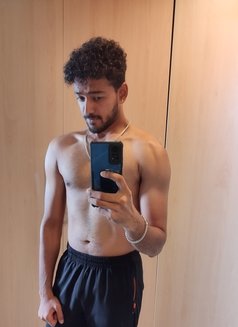 Priyanshu - Acompañantes masculino in Pune Photo 3 of 7