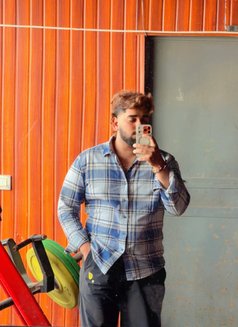 Priyanshu Sharma - Acompañantes masculino in New Delhi Photo 1 of 5
