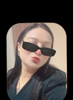 Priyu - escort in New Delhi Photo 5 of 9