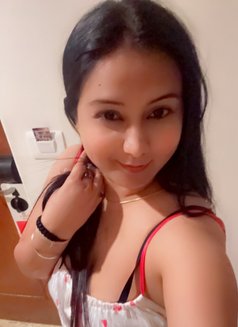 Priyu - escort in New Delhi Photo 6 of 9