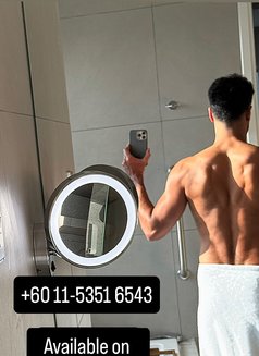 Professional Couple Massage - Acompañantes masculino in Singapore Photo 3 of 3