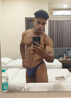 Professional male escort navel - Male escort in New Delhi Photo 6 of 9