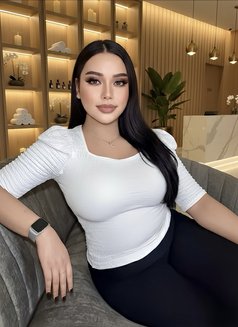 Professional massage and service - Transsexual escort in Riyadh Photo 7 of 10