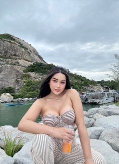 Professional massage and service - Acompañantes transexual in Riyadh Photo 4 of 15