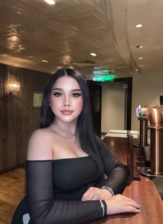 Professional massage and service - Acompañantes transexual in Riyadh Photo 8 of 15