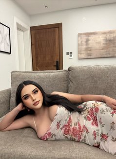 Professional massage and service - Acompañantes transexual in Riyadh Photo 7 of 10