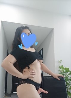 Professional massage including & fun - masseuse in Al Manama Photo 23 of 28