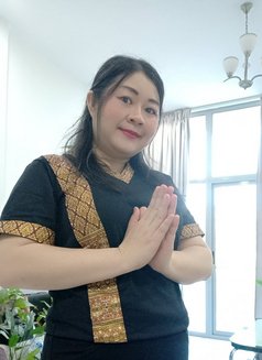 Professional massage including & fun - masseuse in Al Manama Photo 12 of 13