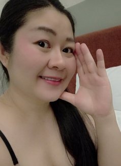 Professional massage including & fun - masseuse in Al Manama Photo 16 of 30