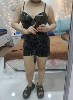 Professional massage including & fun - masseuse in Al Manama Photo 19 of 30