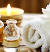 Professional massage including & fun - Masajista in Al Manama