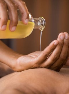 Professional massage Mickey - escort in Al Manama Photo 1 of 2