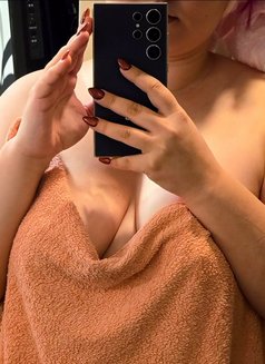 Aurora - masseuse in London Photo 8 of 9